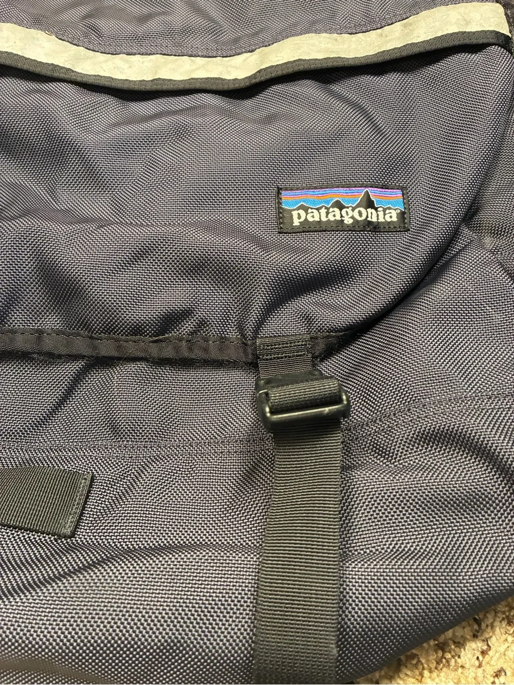 Patagonia VTG 90s y2k Critical Mass Messenger Travel Bag Flap